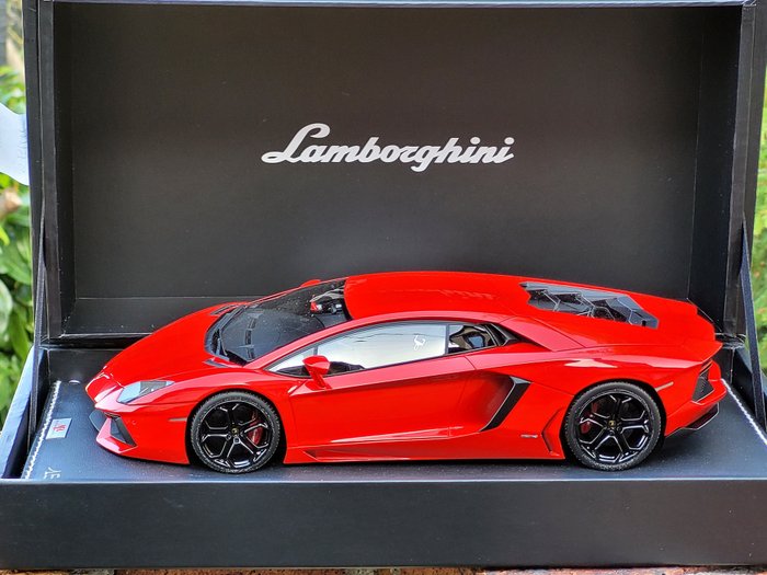 MR collection - 1:18 - Lamborghini Aventador coupé LP700-4 métallic red REF LAMBO06G N°15/199