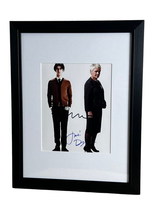 James Bond 007: Skyfall - Double Signed by Ben Wishaw (Q) & Judi Dench (M) - Autograph, Photography, Signed with Certified Genuine b´bc holographic COA - Framed
