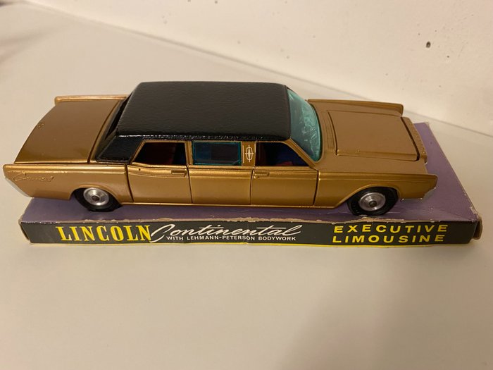 Corgi - 1:43 - No. 262 Lincoln Continental Executive Limousine - Original