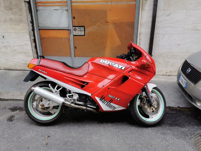 Ducati - 907 Paso I. E  desmo - 907 cc - 1992