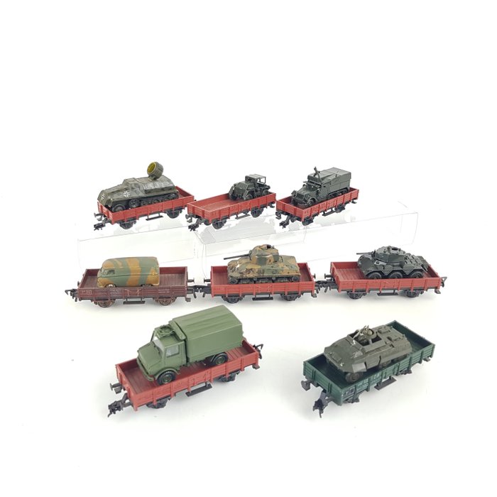 Fleischmann H0 - Freight carriage - Eight low side cars with army vehicles - DB