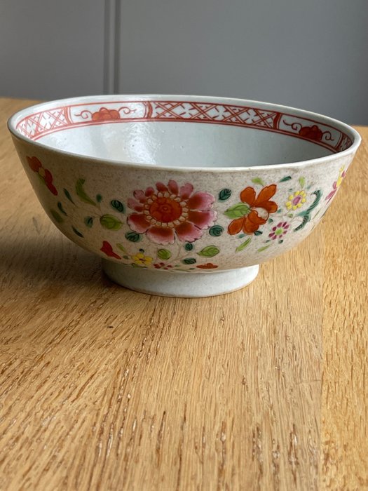 Ciotola (1) - Famille rose - Ceramica, Porcellana - Cina - XVIII secolo
