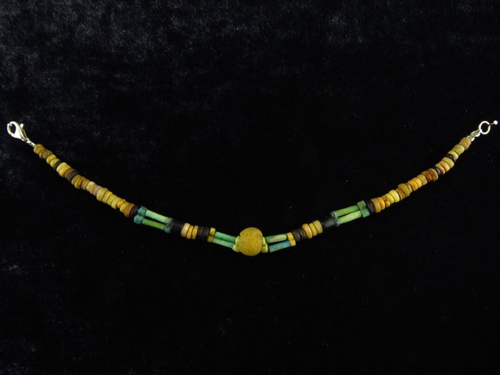 Antico Egitto Braccialetto realizzato con perle di Faience Mummy e perline di vetro romane - 18.5×0.4×0.4 cm - (1)