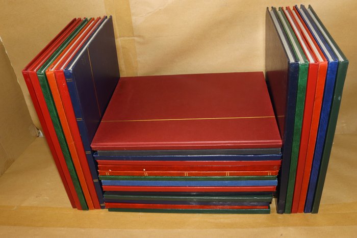 Accessoires - A batch of 26 empty thin A4 stock books