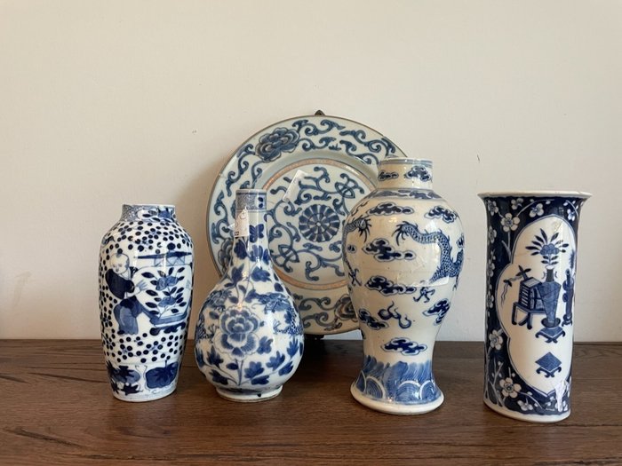 Piatto, Vasi (5) - Blu e bianco - Porcellana - Cina - XIX secolo