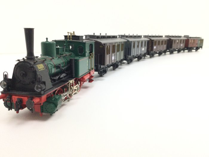 Fleischmann H0 - 4882 - Coffret - Train de voyageurs prussien, locomotive T3 et 5 voitures - KPEV