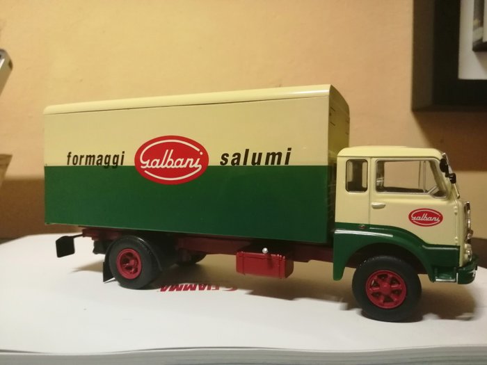 Centauria  e De Agostini - 1:43 - 6 x Camion da collezione - Galbani commercial vehicles