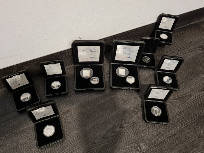 Netherlands. Beatrix (1980-2013). KNM uitfite, 1 Gulden zilver en zilveren postzegel met zilveren Gulden 2001 (9 stuks)