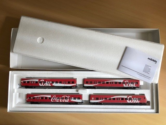 Märklin H0 - 43890 - Set mit Personenwagen - 4-teiliges Wagenset S-Bahn "Coca-Cola®" - DB