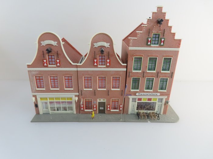 Holland Scale H0 - Landschap - 3-delig gebouwenkavel stadshuizen woon/winkelruimte