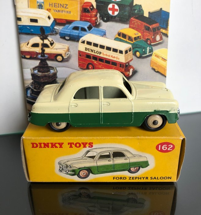 Dinky Toys - 1:43 - No.162 Ford Zephyr Saloon, two tone dark green and off white. - Neuf en Boite