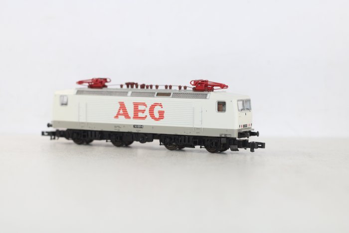 Minitrix N - 12882 - Elektrische locomotief - BR 143 "AEG" - DB