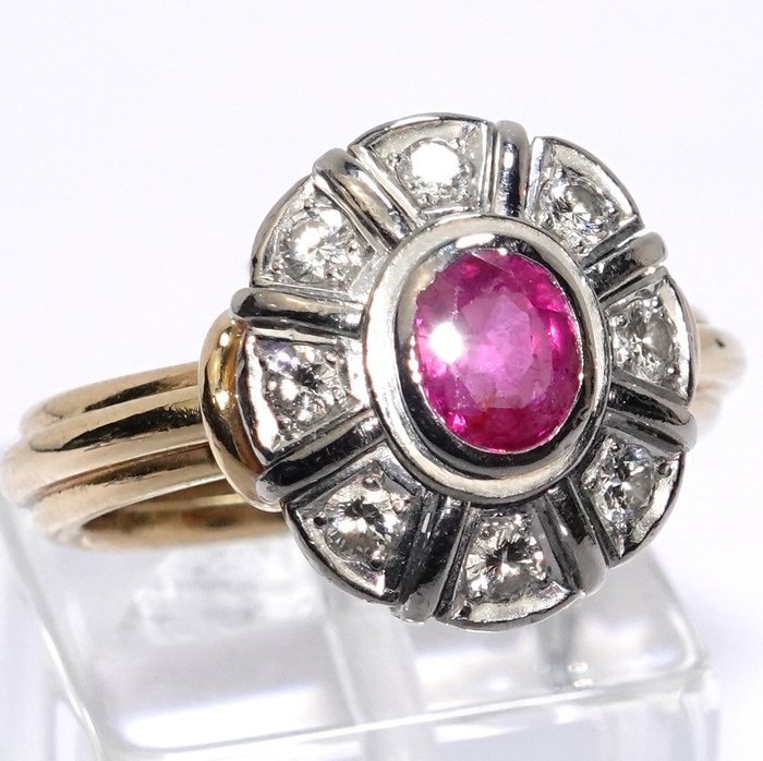 Preview of the first image of HANDCRAFTED - 18 kt. White gold, Yellow gold - Ring - 0.50 ct Ruby - Diamonds.