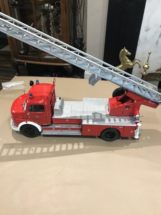 Schuco - 1:18 - Mercedes Benz L322 “ Feuerwehr” - No Reserve Price