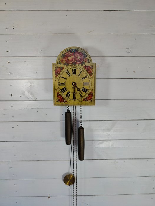 Un bellissimo orologio da parete Apple - Bronzo, Legno, meta - 1940-1960