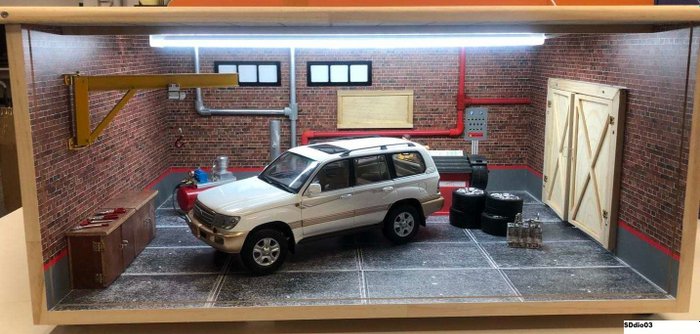 Preview of the first image of SD-modelcartuning - 1:18 - XXL Garage / Werkplaats diorama - met LED Verlichting - Limited edition.