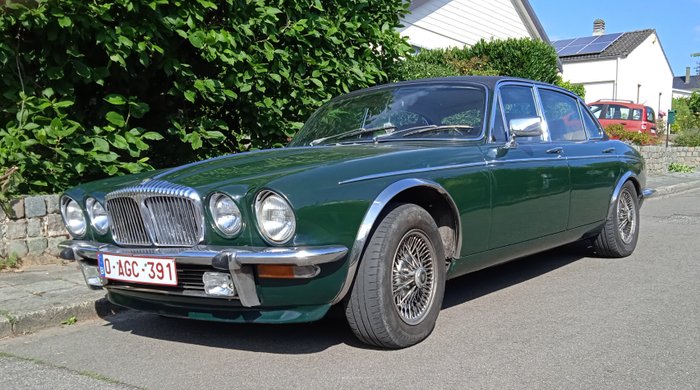 Preview of the first image of Daimler - Sovereign - 1975.