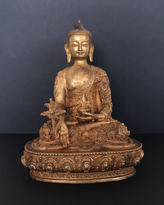 Buddha Bhaisayaguru - Bronzo dorato - Tibet / Nepal - 2a metà del 20° secolo