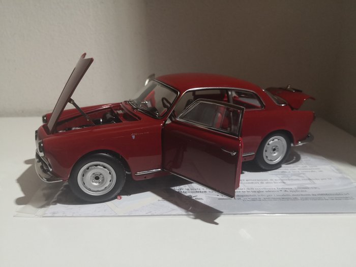Kyosho 1:18 - Miniatura de carro desportivo - Alfa Romeo Giulietta Sprint Veloce - KY08957VR