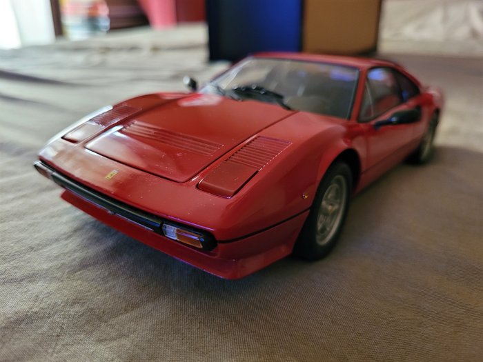 Kyosho - 1:18 - Ferrari 308 GTB Quattrovalvole 1982