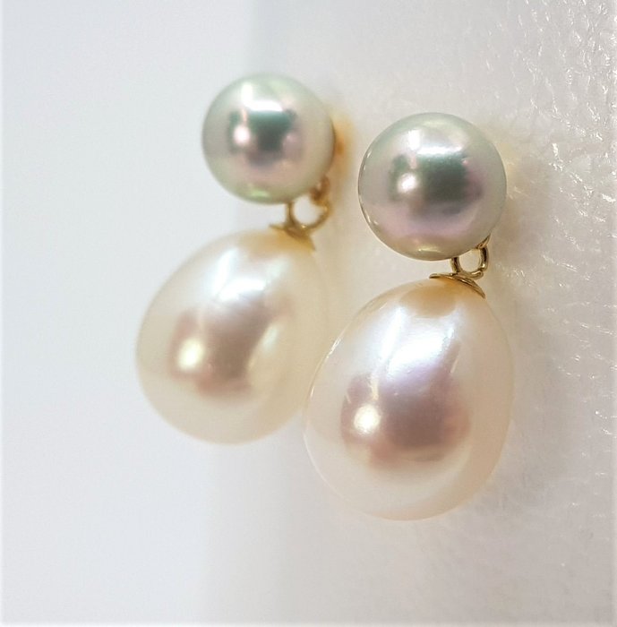 Preview of the first image of No Reserve Price - 7.5x10.5mm Silvery Akoya and White Edison Pearls - 18 kt. Yellow gold - Earrings.
