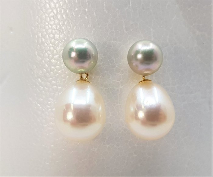 Image 3 of No Reserve Price - 7.5x10.5mm Silvery Akoya and White Edison Pearls - 18 kt. Yellow gold - Earrings