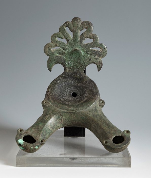 Romain antique Bronze Lampe à huile à double bec. 3ème siècle après JC. 16 cm de large. Très grand.