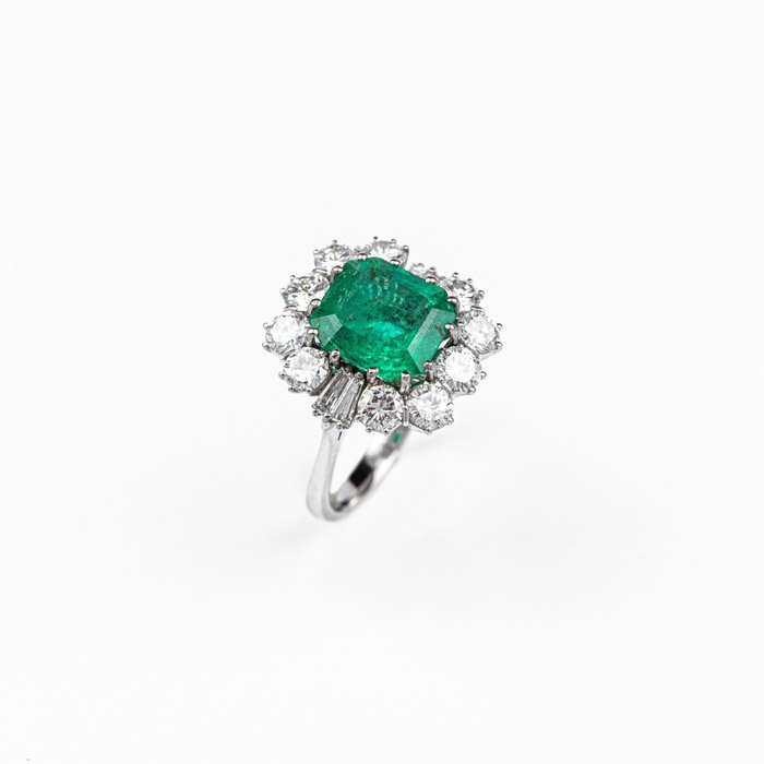 Preview of the first image of 18 kt. White gold - Ring - 3.27 ct Emerald - Diamonds.
