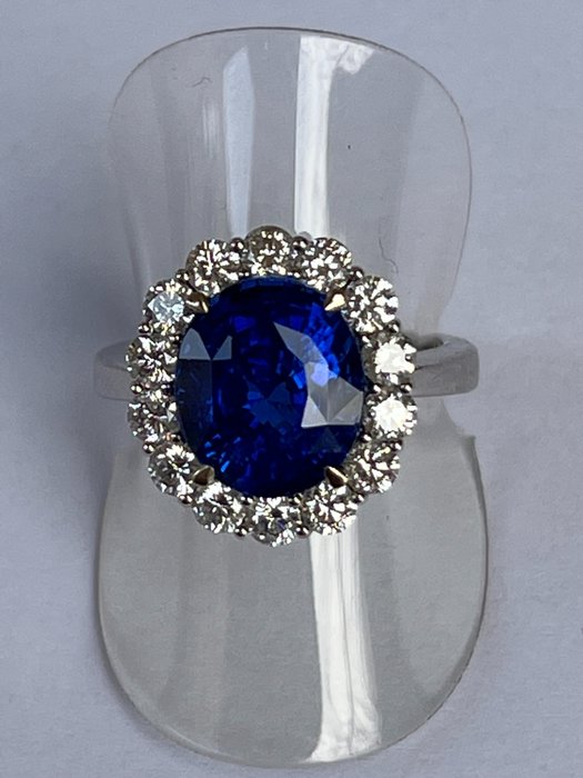 Image 2 of 18 kt. White gold - Ring - 6.29 ct Sapphire - Diamonds, Origin Sri Lanka (Ceylon), intense blue sap