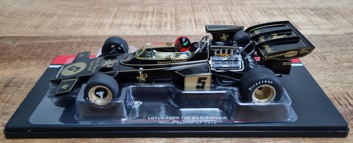 Image 2 of Model Car Group - 1:18 - Team Lotus JPS - Lotus 72D #5 Emerson Fittipaldi - Winner GP Spain - F1 Wo