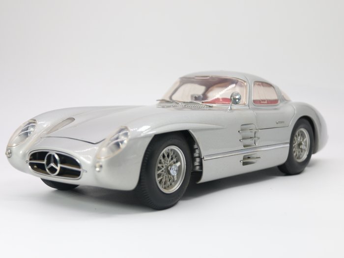 Image 2 of Revell - 1:12 - Mercedes-Benz 300 SLR Gullwing from 1954