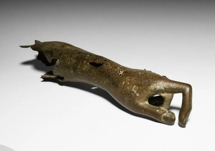 古罗马 黄铜色 巨大雕塑的手臂。 35.5 厘米大。公元2世纪。西班牙出口许可证。