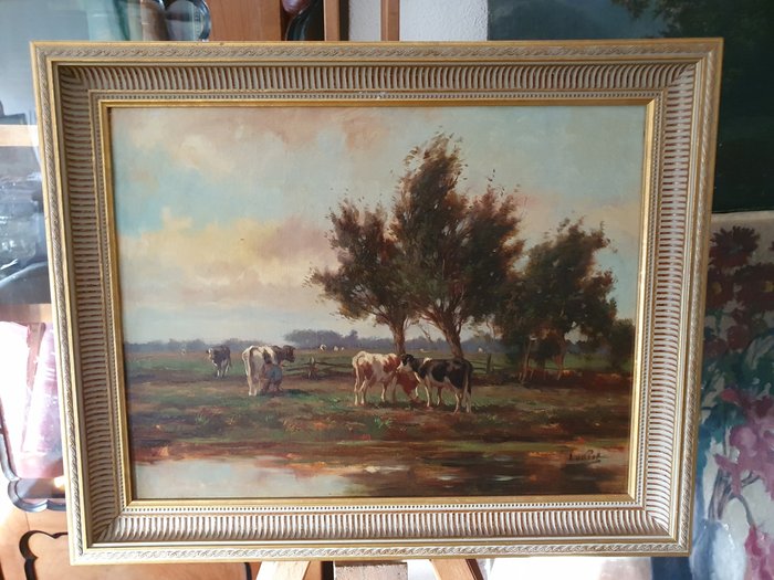 Arend van der Pol (1886-1956) – Zomers Hollands landschap met koeien, melkende boer, een bosrand in de verte