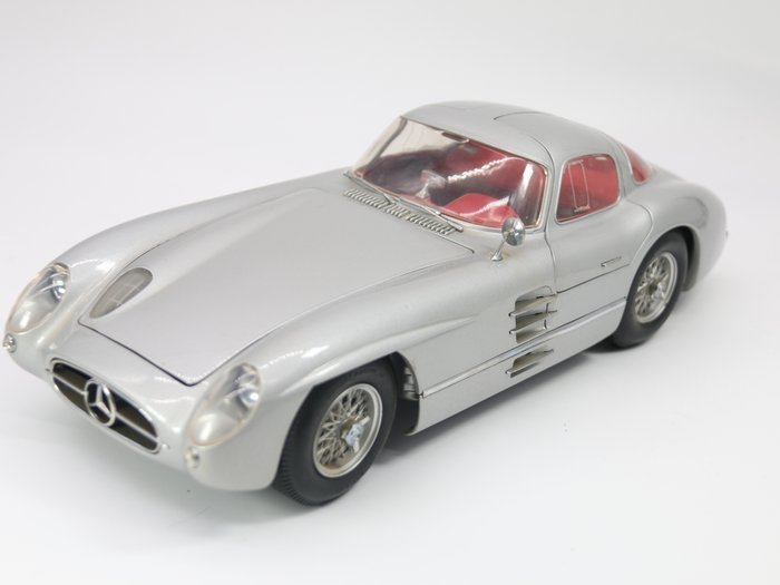 Image 3 of Revell - 1:12 - Mercedes-Benz 300 SLR Gullwing from 1954
