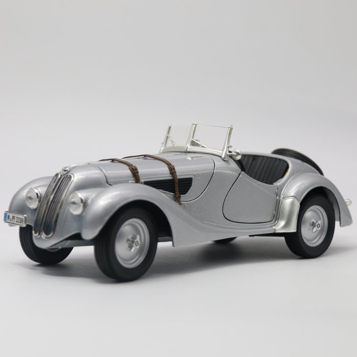 Preview of the first image of Ricko - 1:18 - BMW 327 Convertible from 1937.