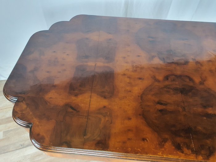 Image 3 of Art Decò table in walnut briar