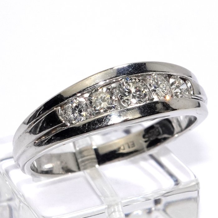 Image 2 of Handcrafted - 14 kt. White gold - Ring - 0.60 ct Diamond
