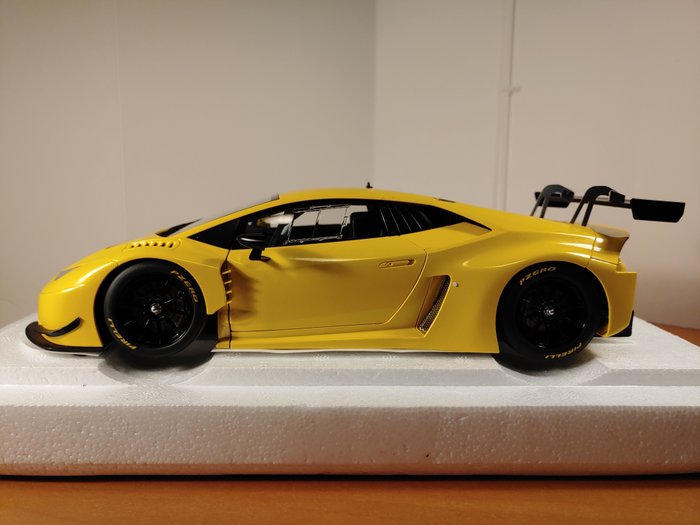 Image 2 of Autoart - 1:18 - Lamborghini Huracán GT3 2015