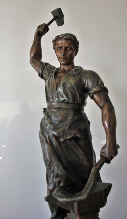 Preview of the first image of Sculpture, The Blacksmith, signed J. Becox - 73 cm - Spelter - Early 20th century.