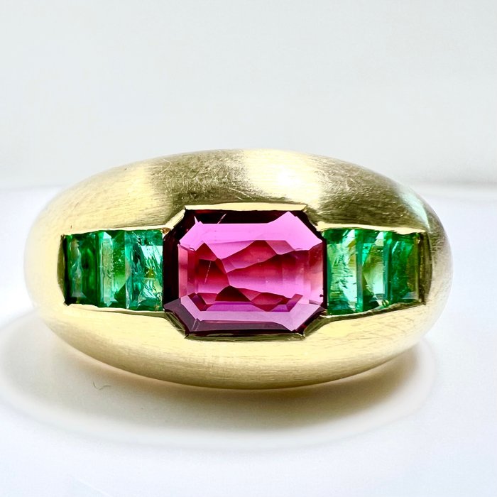 Preview of the first image of 18 kt. Yellow gold - Ring - 0.40 ct Ruby - 0.60 cents. emeralds.