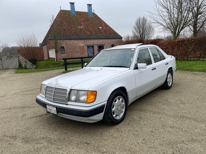 Preview of the first image of Mercedes-Benz - 400 E - 1992.