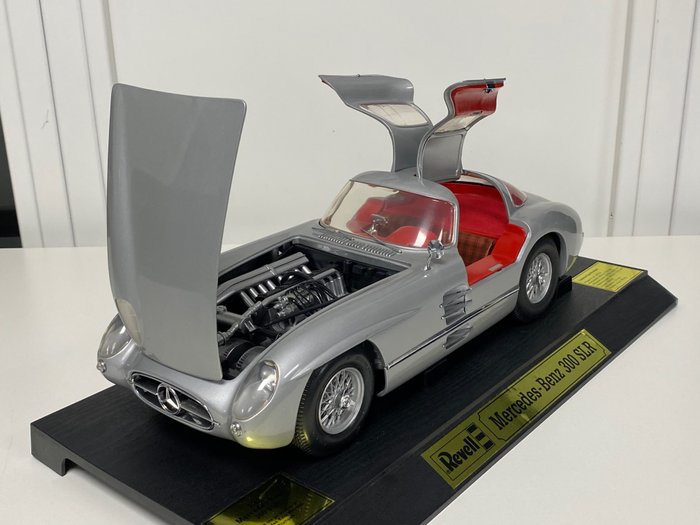 Preview of the first image of Revell - 1:12 - Mercedes 300 SLR 1954.