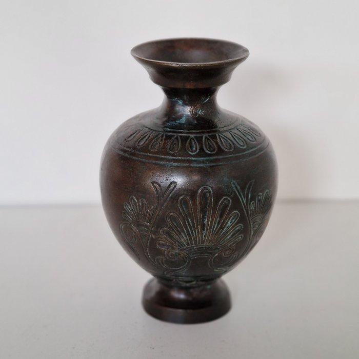 Image 2 of old heavy bronze tooled Greek baluster vase - Bronze - Late 19th/20th century