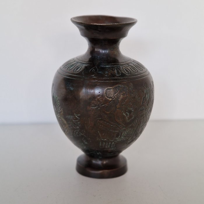 Preview of the first image of old heavy bronze tooled Greek baluster vase - Bronze - Late 19th/20th century.