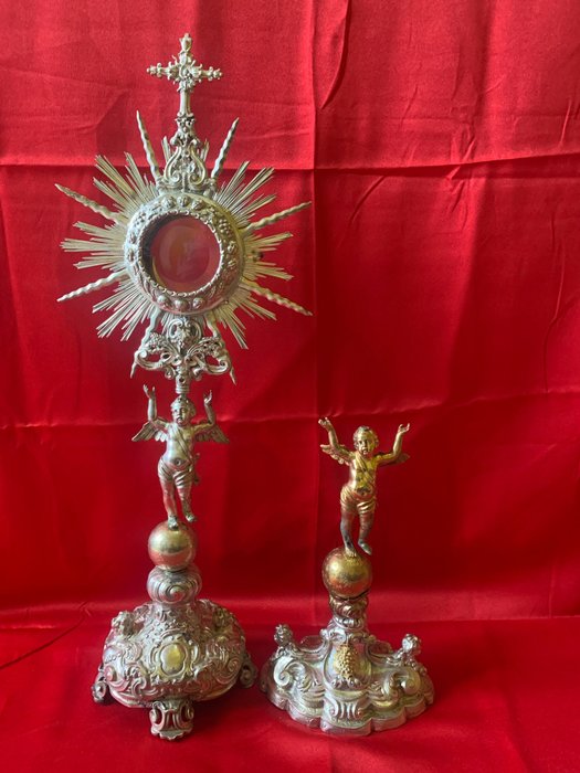 Preview of the first image of Monstrance - Silver - First half 18th century.