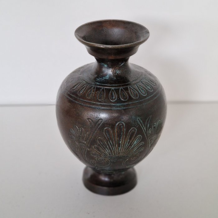 Image 3 of old heavy bronze tooled Greek baluster vase - Bronze - Late 19th/20th century