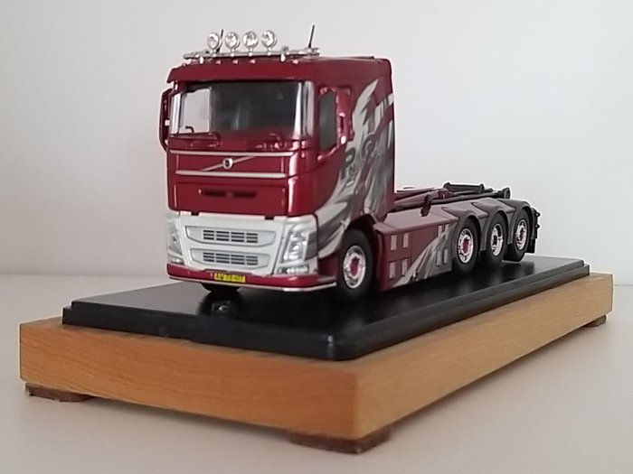 Preview of the first image of Tekno - 1:50 - VOLVO FH4 - Hooklift chassis "P.O. Nielsen".