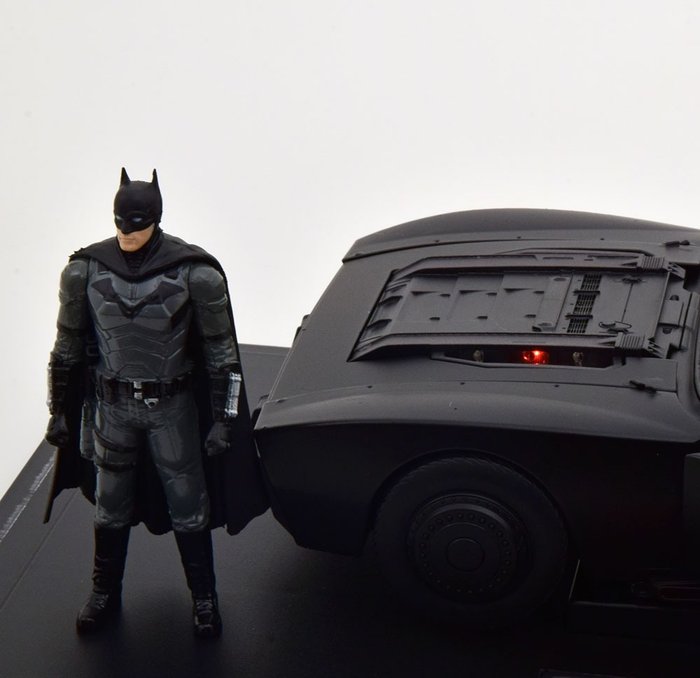 Image 2 of Jada Toys - 1:18 - Batmobile with figure Batman ,,, 2022 ///
