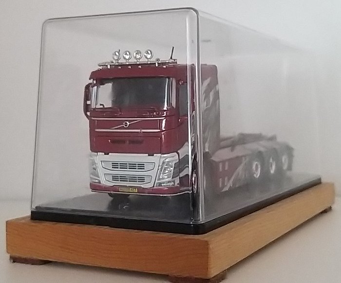 Image 2 of Tekno - 1:50 - VOLVO FH4 - Hooklift chassis "P.O. Nielsen"