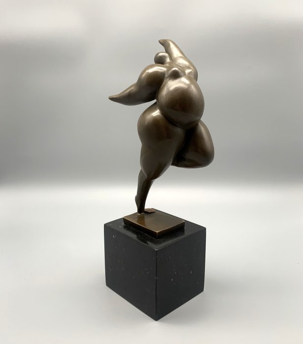 小塑像 - A fat dancer - 青銅色
